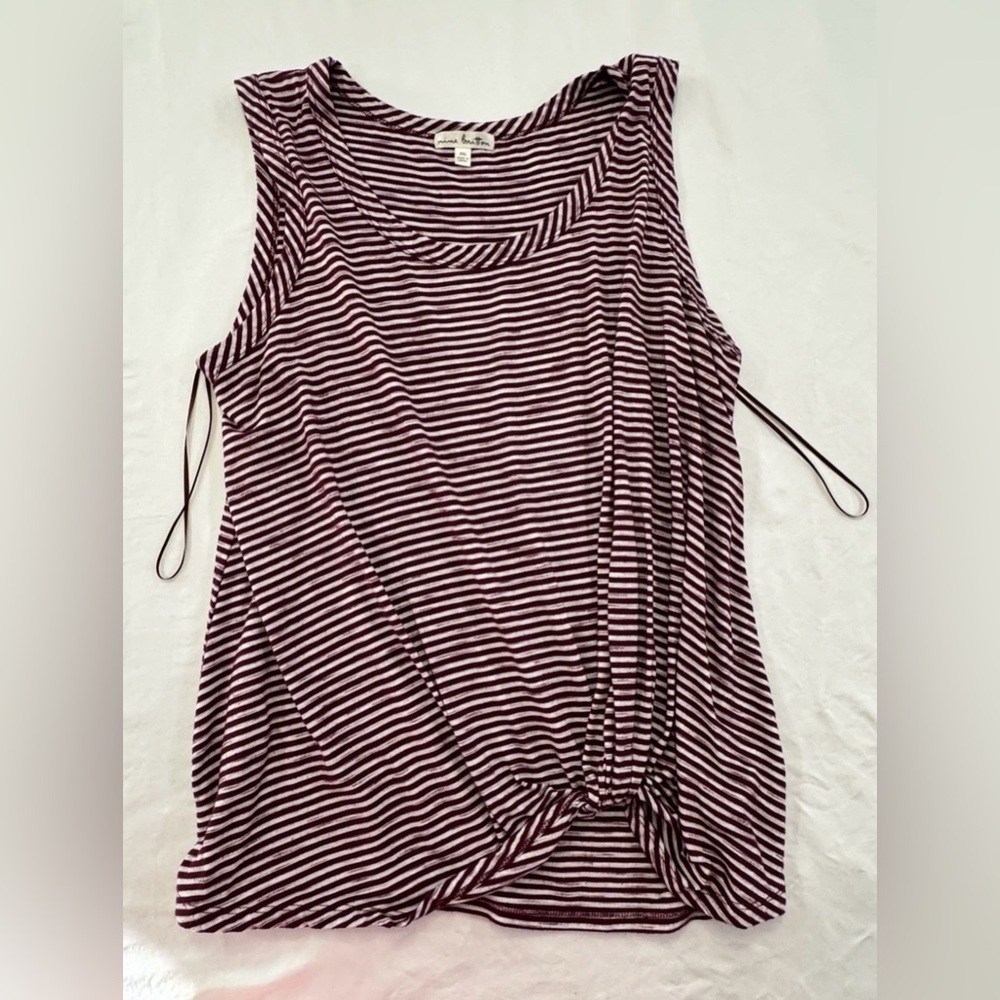 Nine Britton Women’s XXL top With Knot In Front Purple‎ And White, fits like xl